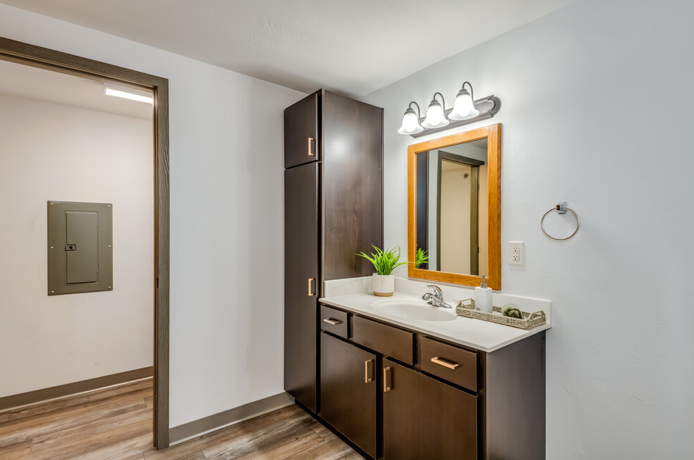 318oak meadow bathroom.PNG